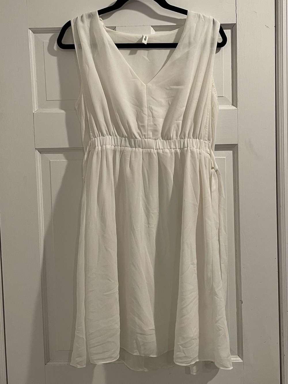 Glam White V-Neck Sleeveless Side Tie Dress